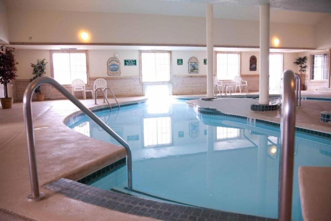 Baymont By Wyndham Mequon Milwaukee Area Hotell Exteriör bild