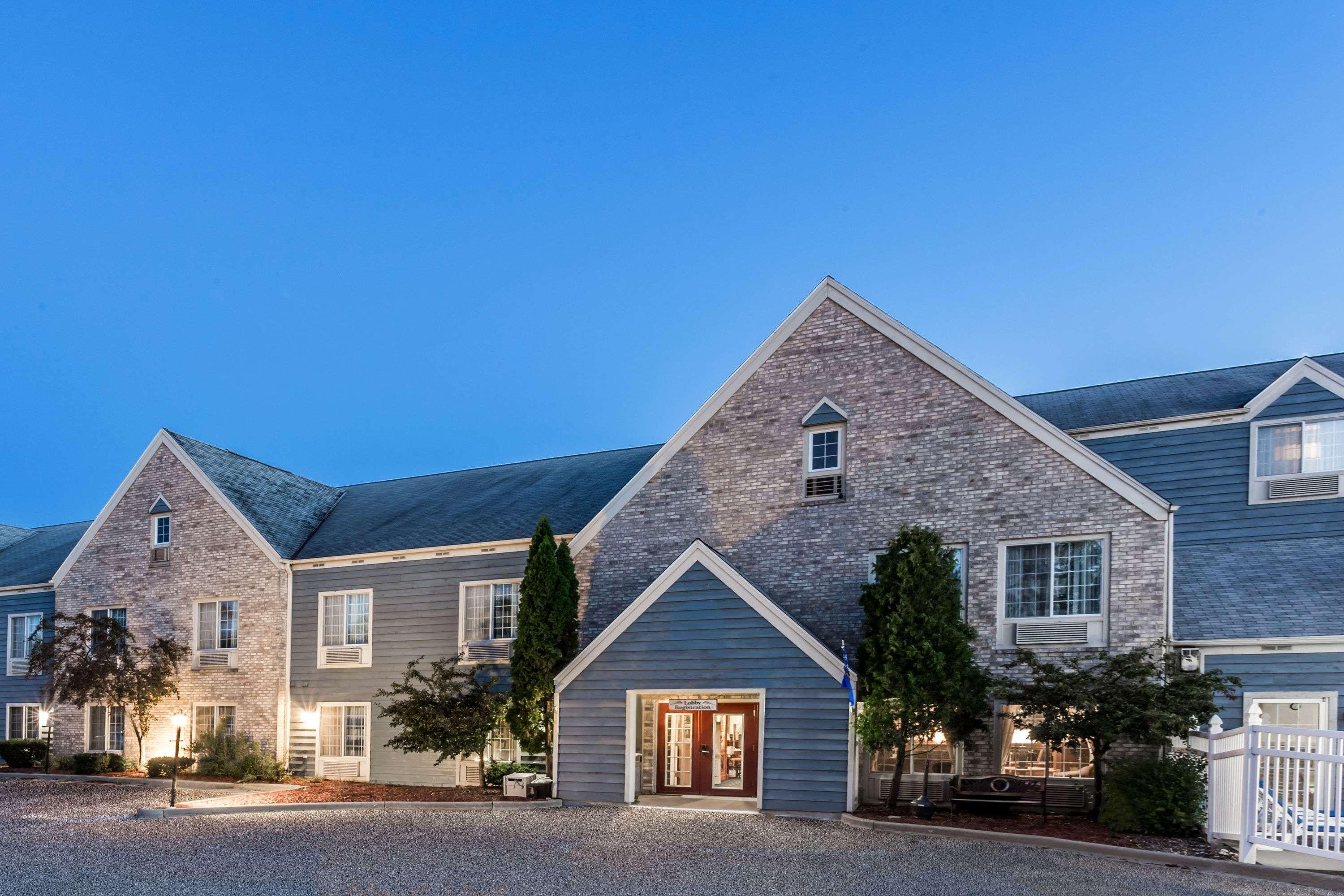 Baymont By Wyndham Mequon Milwaukee Area Hotell Exteriör bild